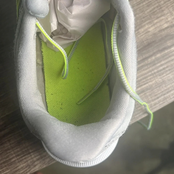 Men Nike Quest Grey/Neon Green Size 10.5